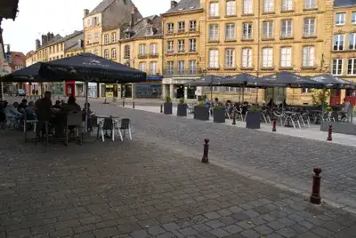 Terrasse de L'Univers Bar à Sedan - centre-ville historique